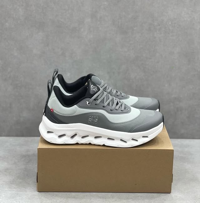 Loewe X On Running gray