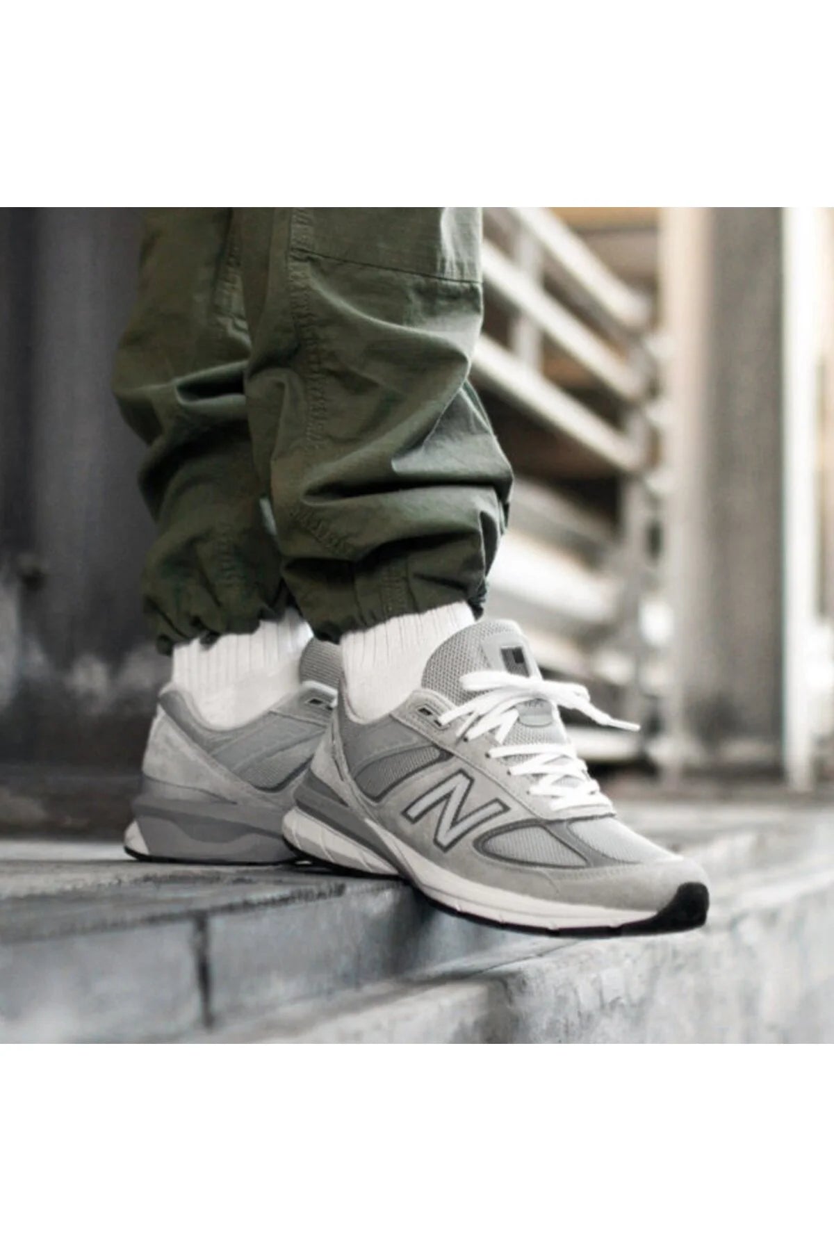 New Balance 990V5 Unisex Sneaker